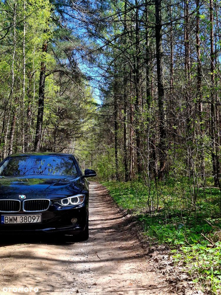 BMW Seria 3 325d Sport - 13