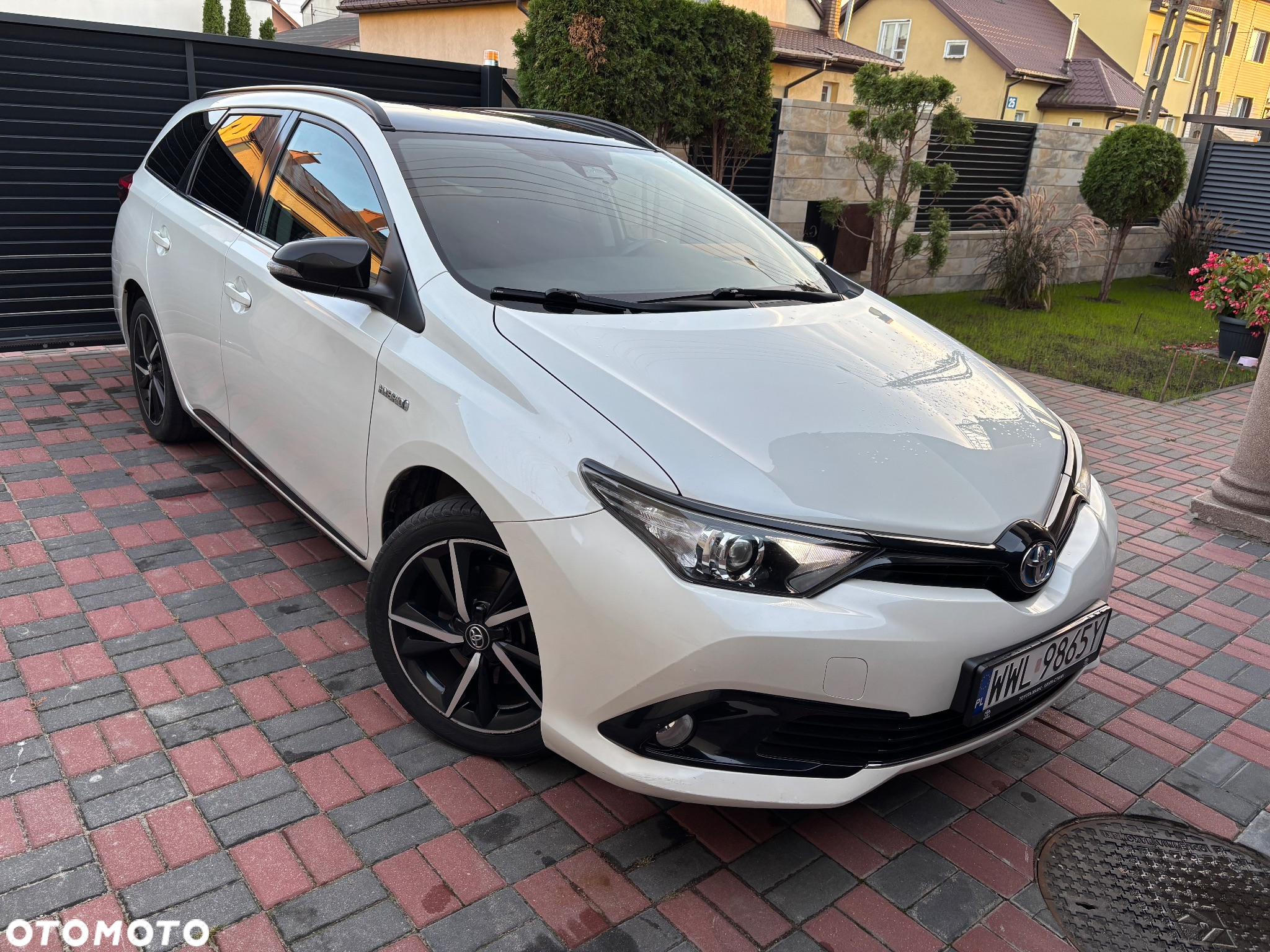 Toyota Auris Hybrid 135 Selection - 6