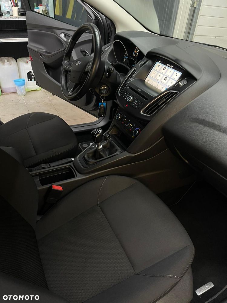 Ford Focus 1.0 EcoBoost Gold X (Trend) - 31