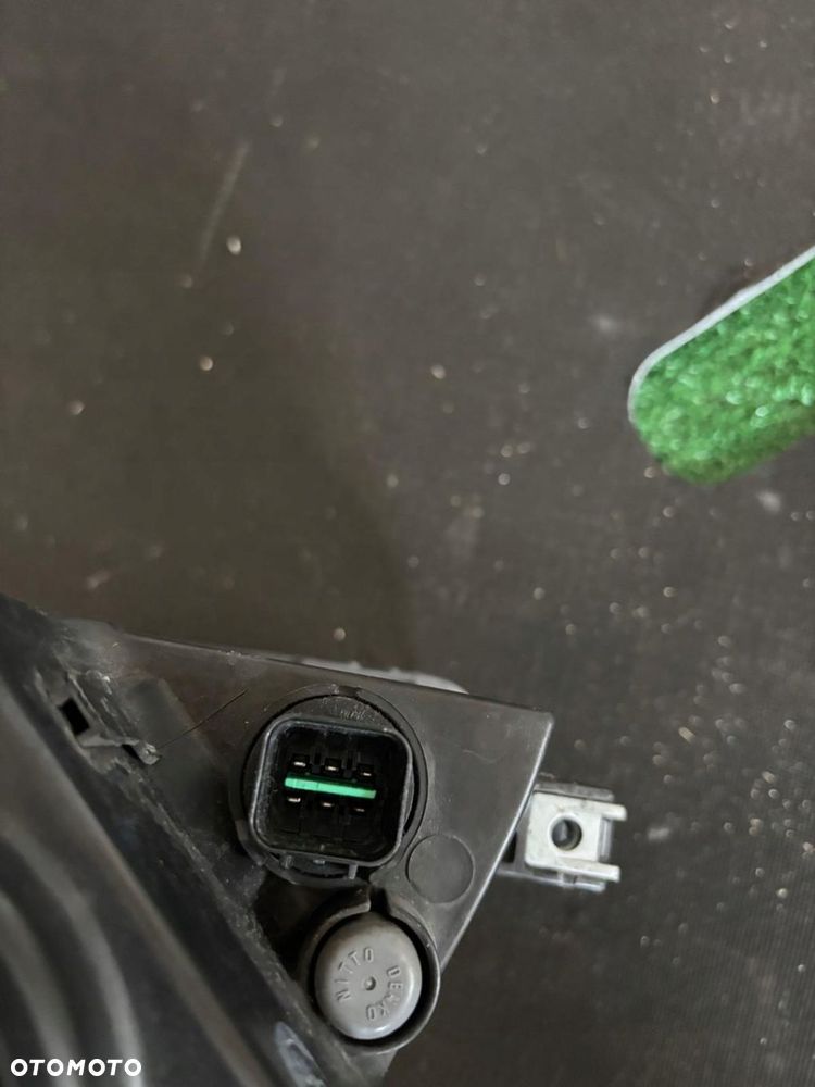 LAMPA PRAWA REFLERTOR PRAWY HYUNDAI I30 ZWYKŁA HALOGENOWA SOCZEWKA DEMONTAŻ - 9