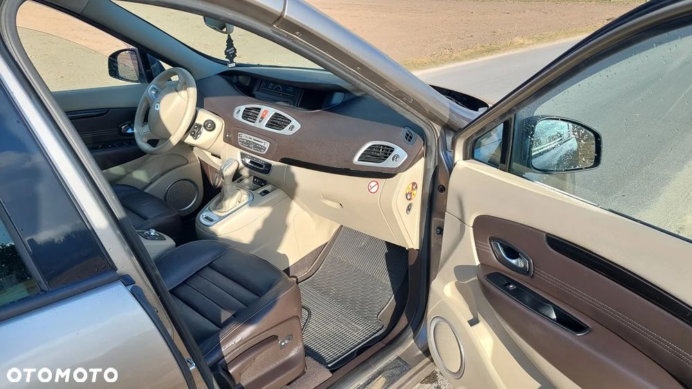 Renault Grand Scenic - 11