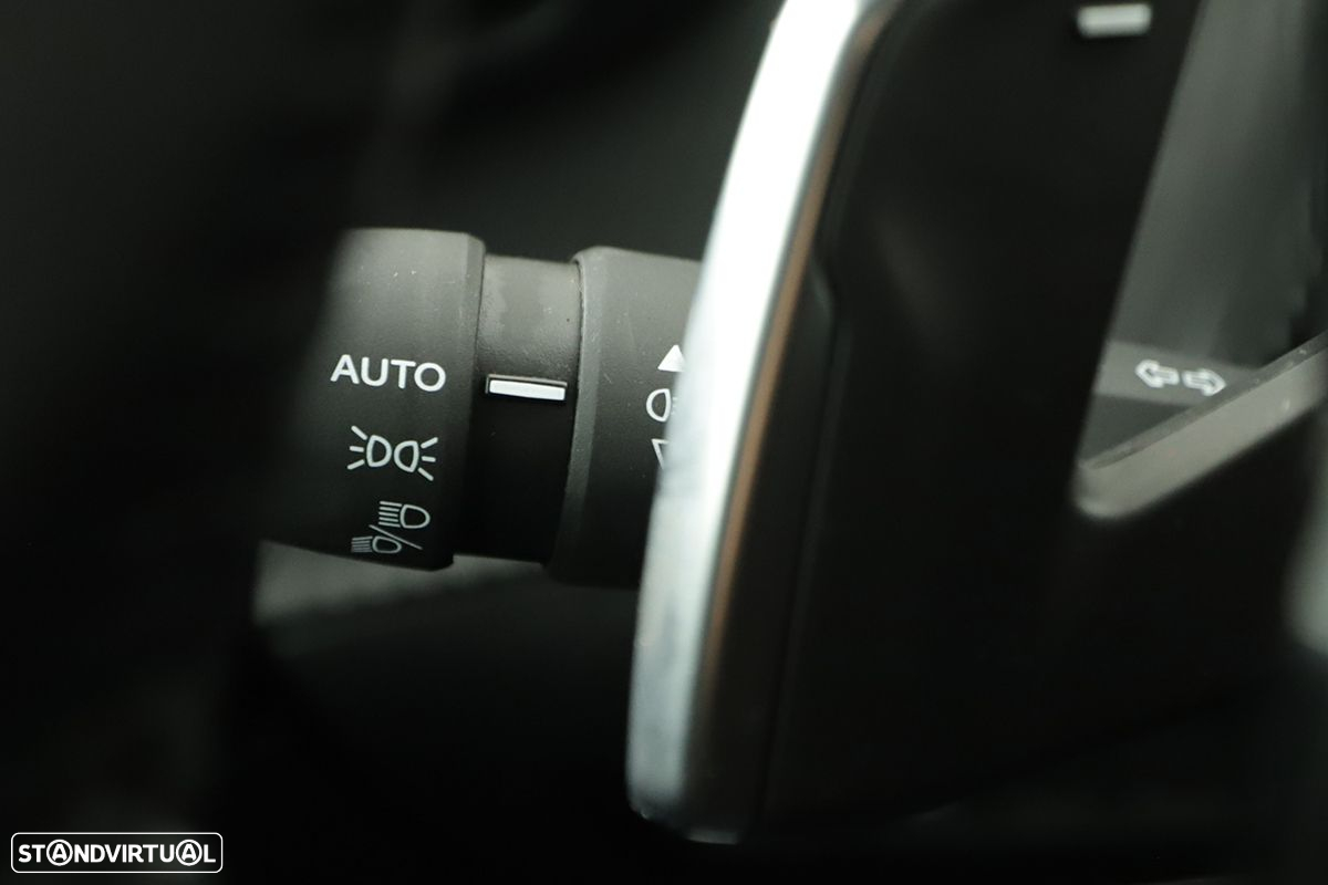 Peugeot 2008 1.2 PureTech Allure EAT8 - 15