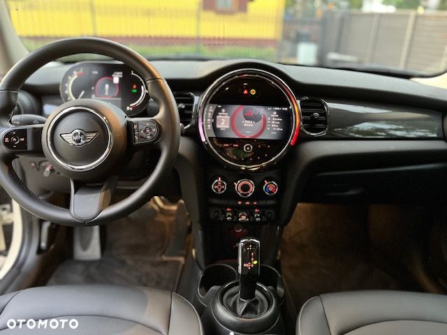 MINI Cooper Essential Trim - 8