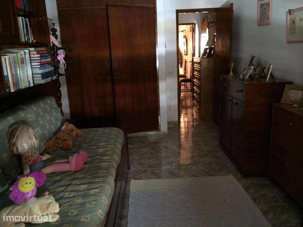 Quarto - localizado em Setubal - Grande imagem: 2/7