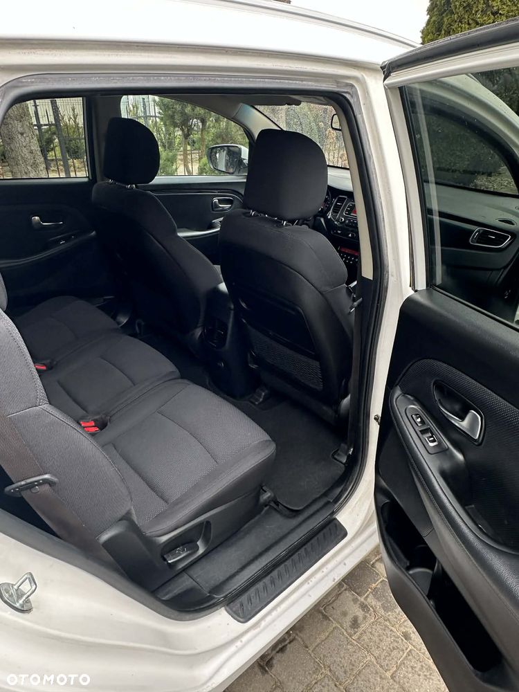Kia Carens 1.7 CRDi 115 Dream Team Edition - 30