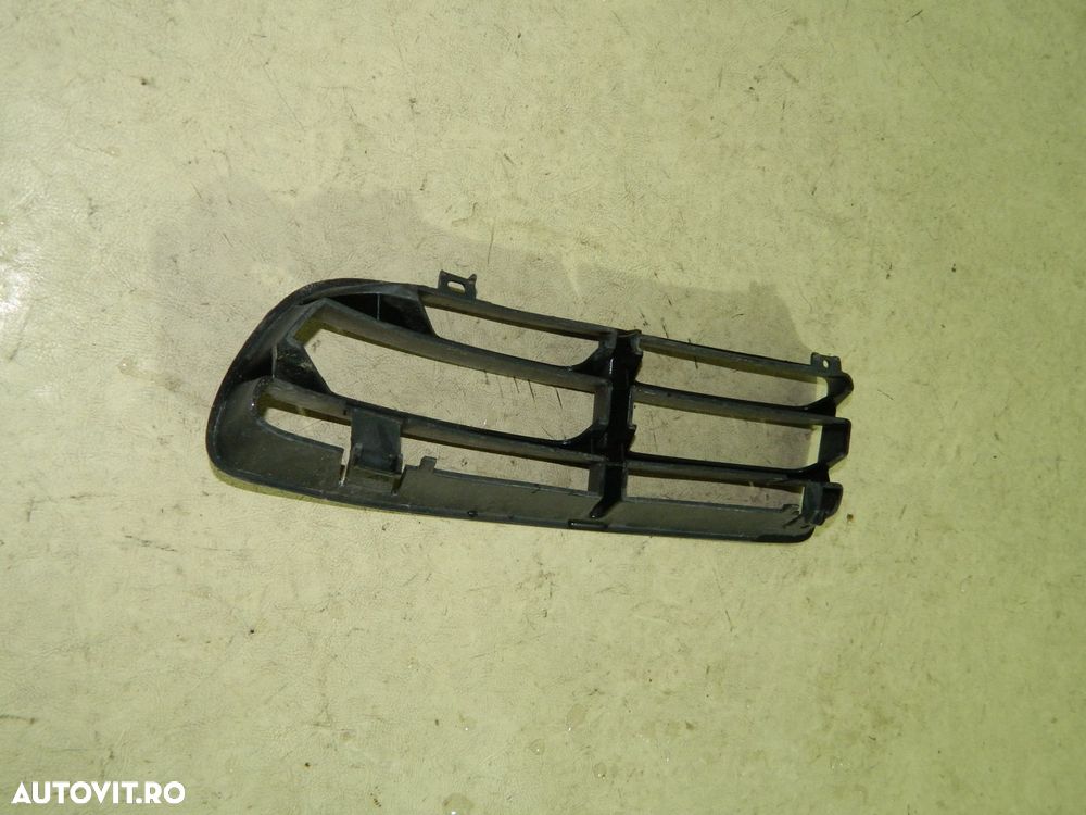 Grila bara fata partea dreapta, VW Bora, 99-05, 1J5853666 - 5