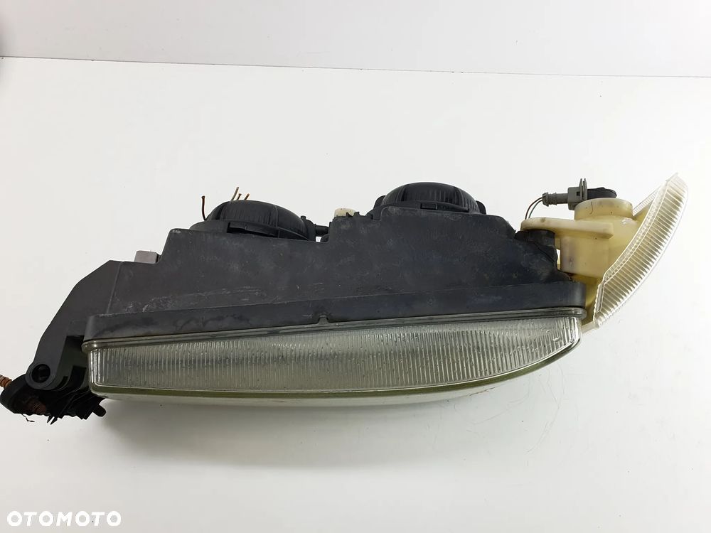 LAMPA PRAWA REFLEKTOR KIERUNKOWSKAZ  IVECO EUROCARGO - 6