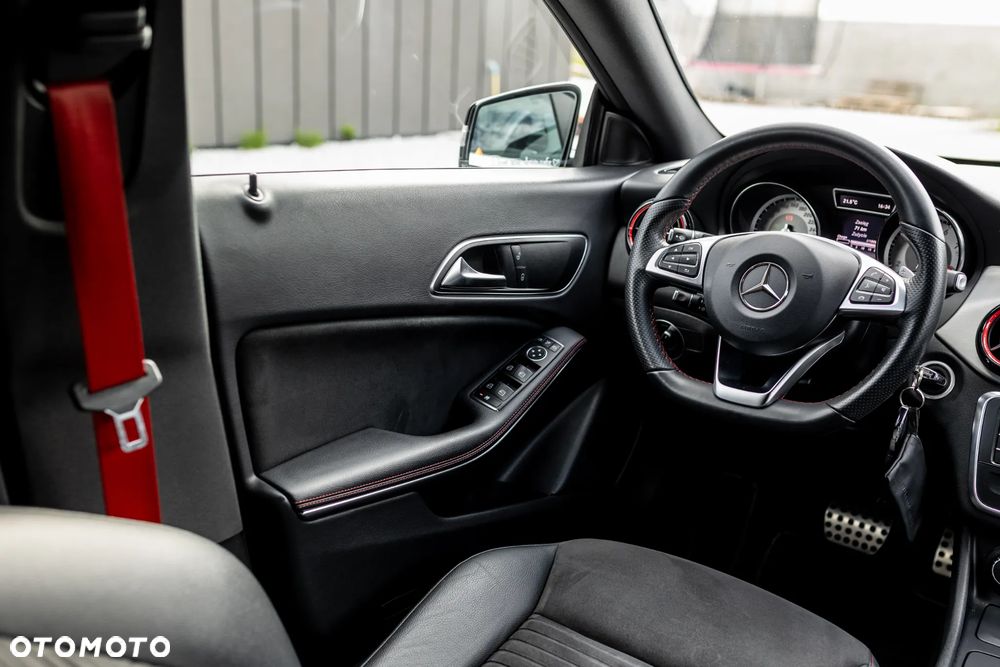 Mercedes-Benz CLA 250 4Matic 7G-DCT Sport - 12