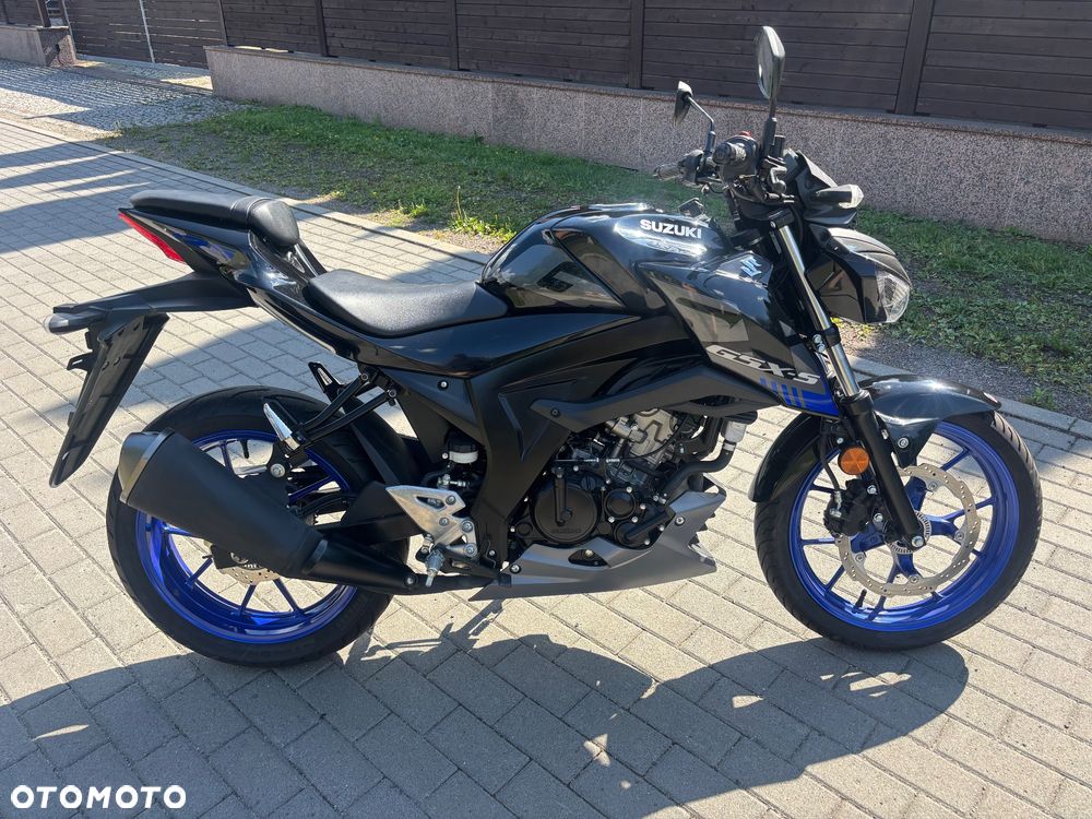 Suzuki GSX - 13