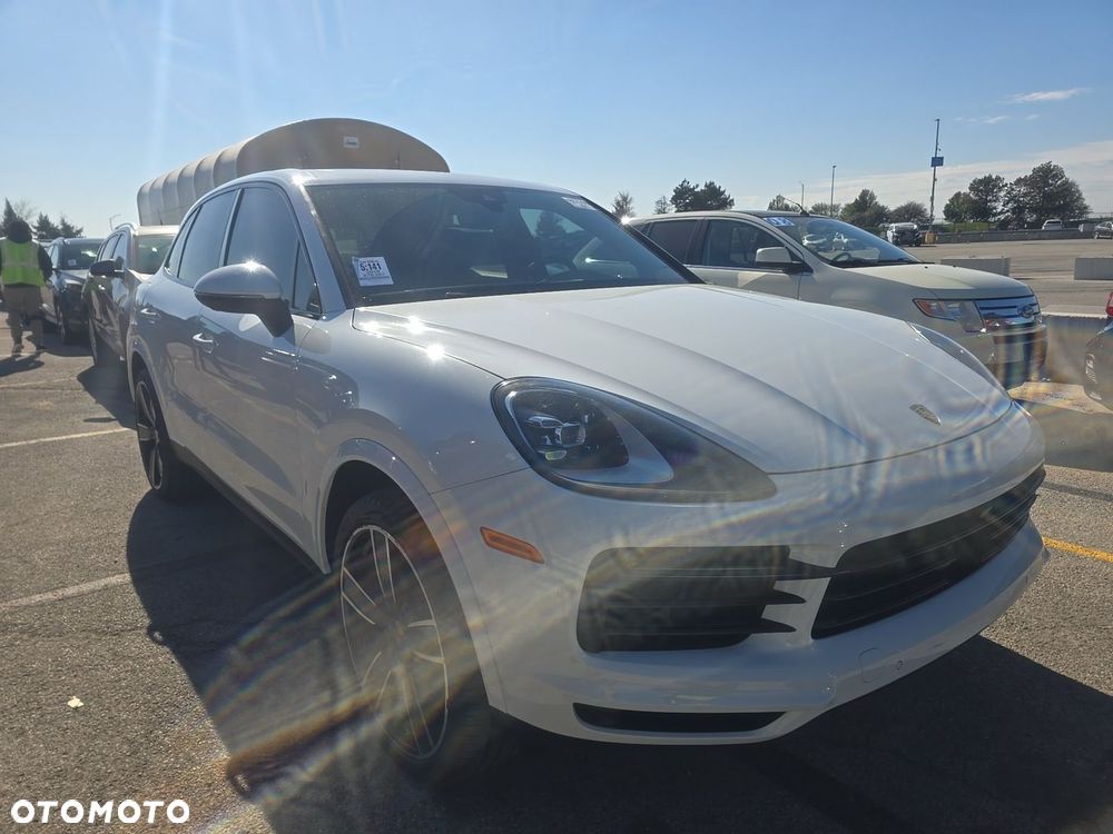 Porsche Cayenne - 1
