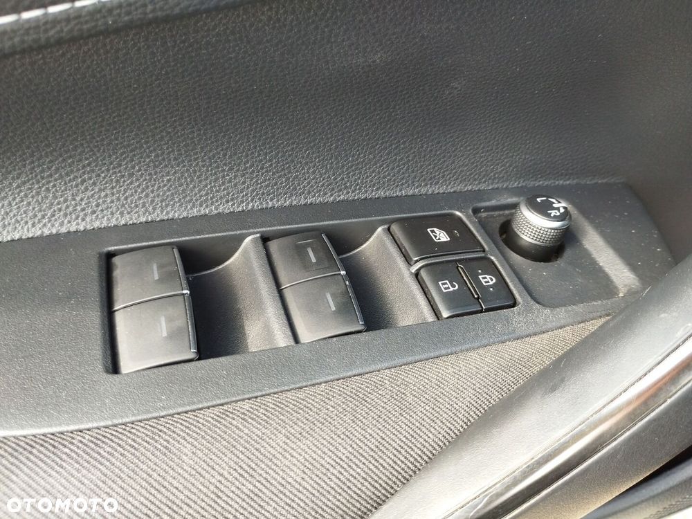 Toyota Corolla 1.8 Hybrid Comfort - 12