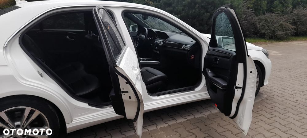 Mercedes-Benz Klasa E 220 BlueTEC 4-Matic Classic - 24