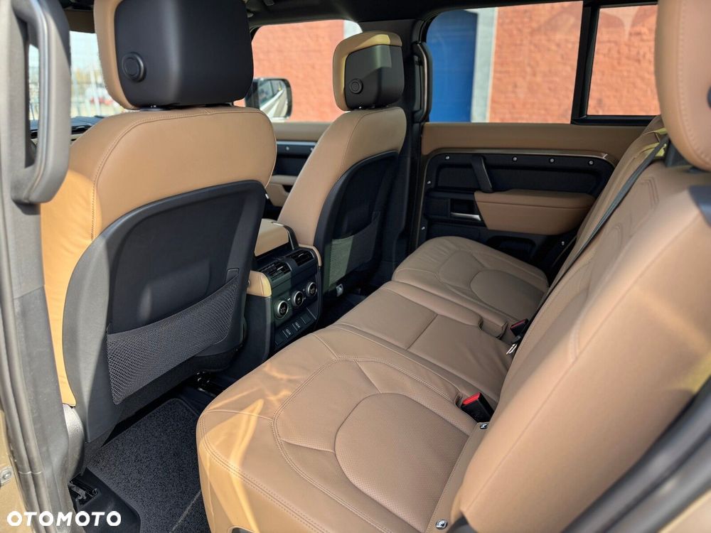 Land Rover Defender - 23