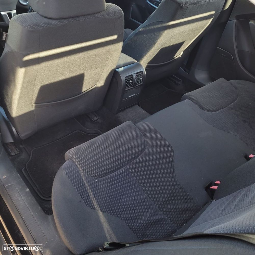 VW Passat 2.0 TDI Confortline - 21