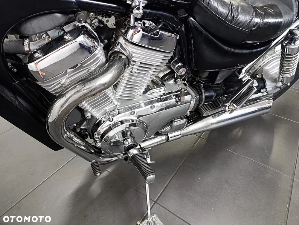 Suzuki Intruder - 9