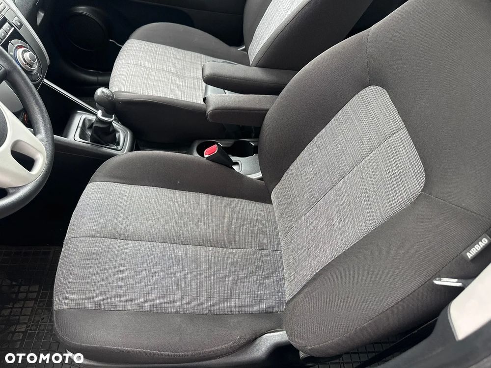 Kia Venga - 10