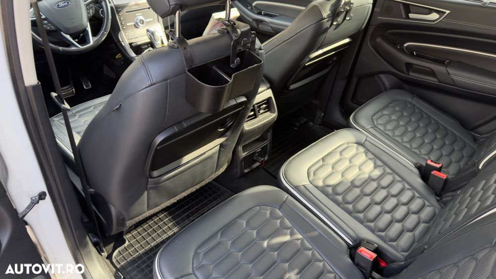 Ford S-Max - 11
