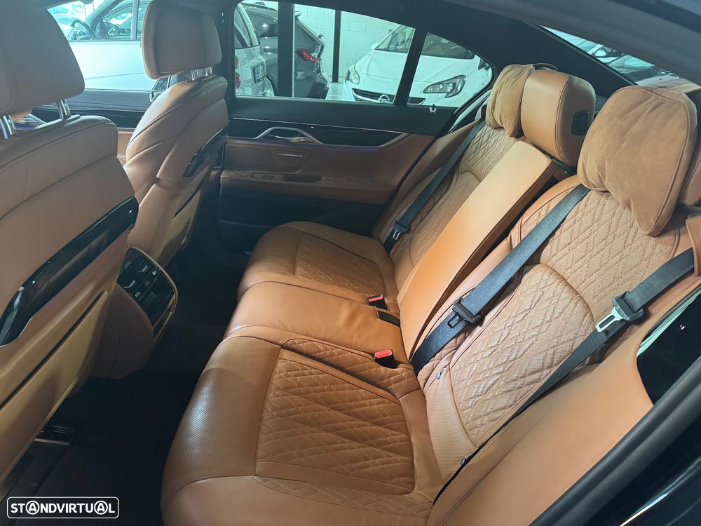BMW 740 d xDrive Pack M Auto - 16