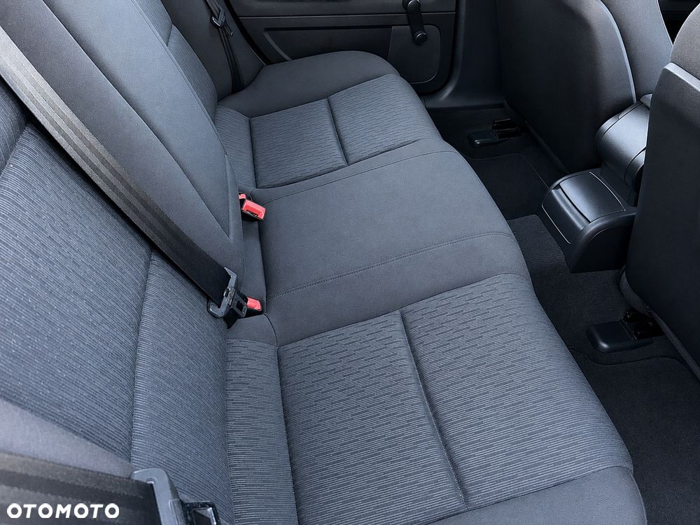 Audi A4 Limousine - 10