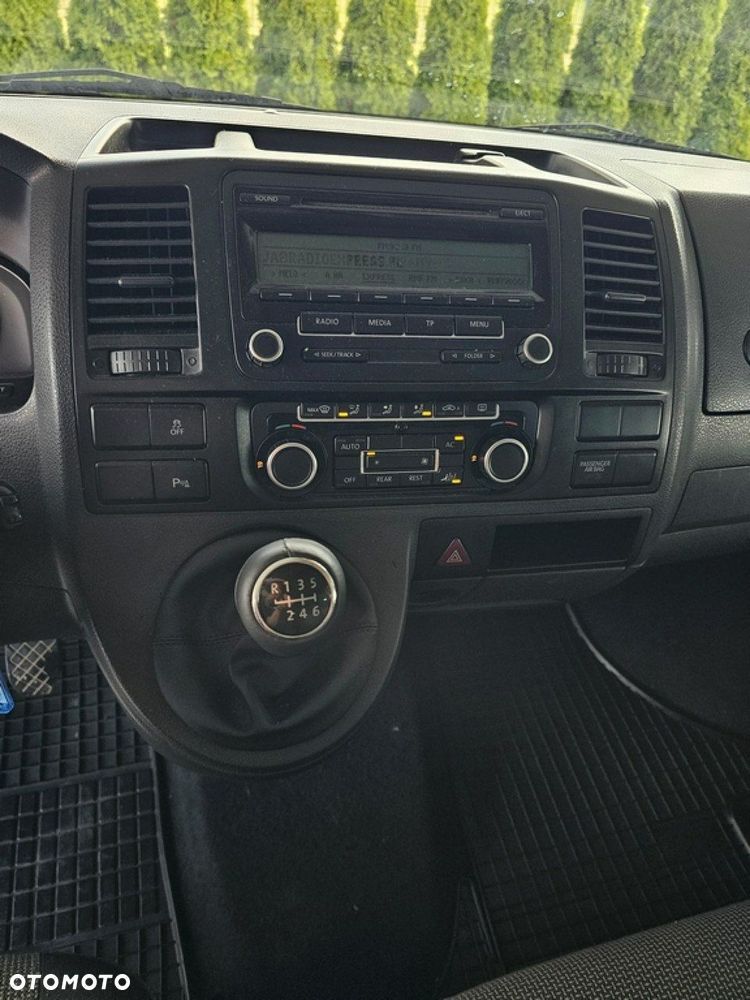 Volkswagen Caravelle - 16
