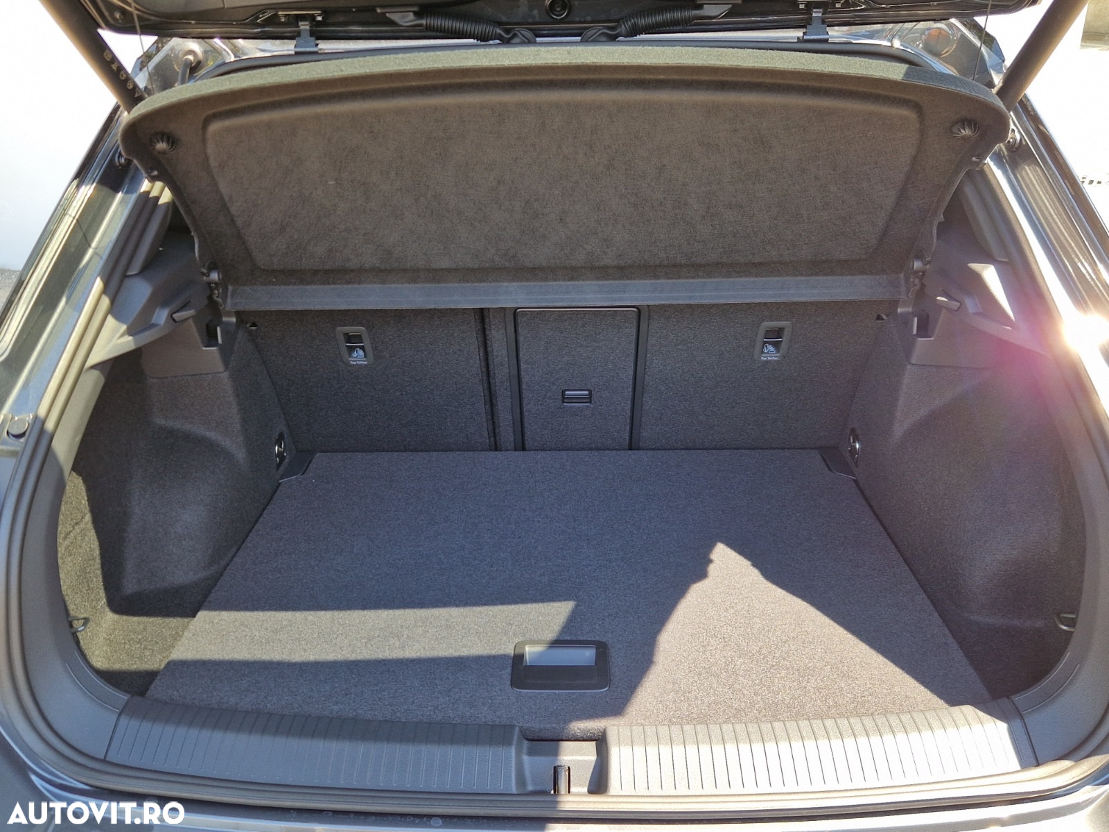 Volkswagen T-ROC 1.5 TSI DSG Style - 22