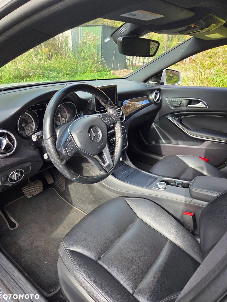 Mercedes-Benz CLA 250 4Matic 7G-DCT - 13