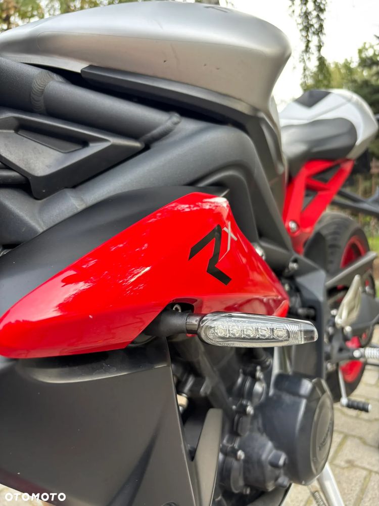 Triumph Street Triple - 24
