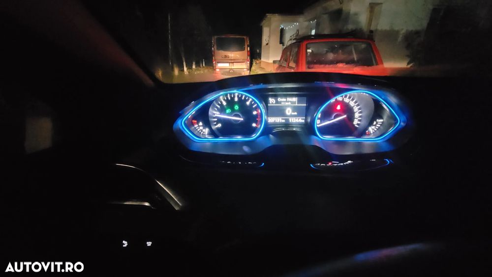 Peugeot 2008 BlueHDi FAP 120 STOP & START Allure - 36