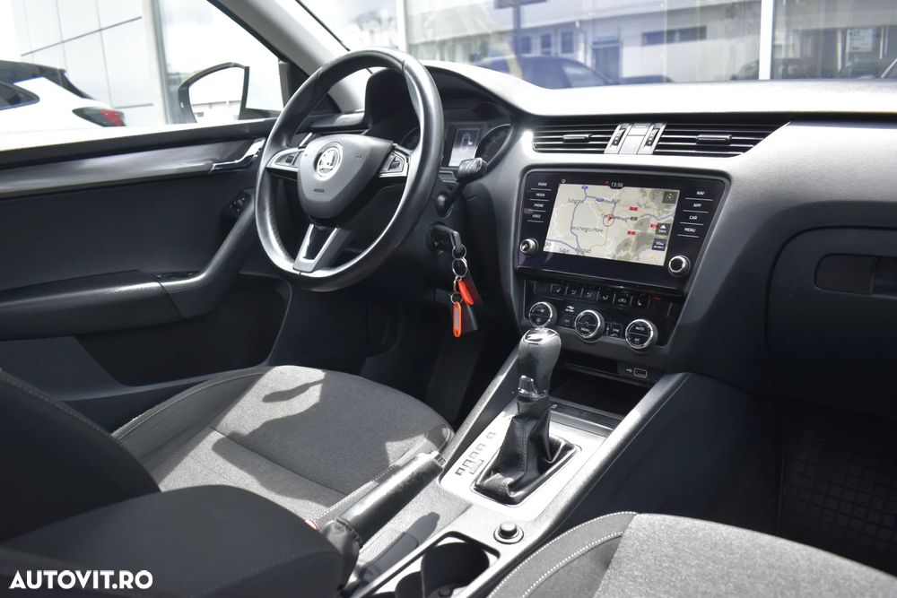 Skoda Octavia 1.6 TDI DSG Style - 33