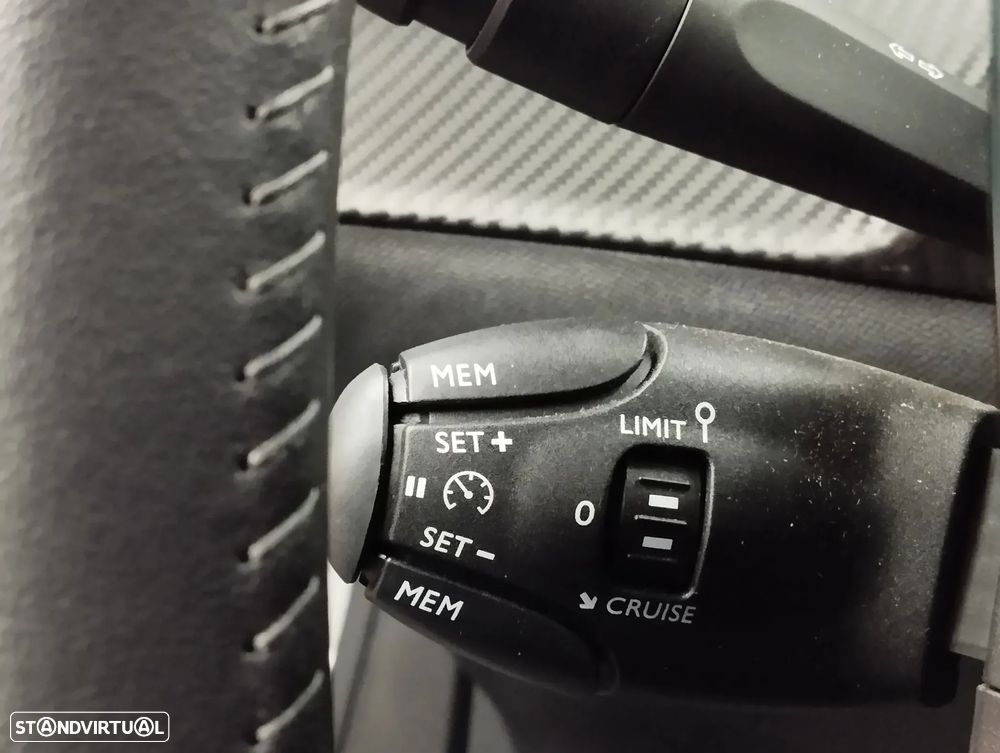 Peugeot 2008 1.2 PureTech Allure - 27