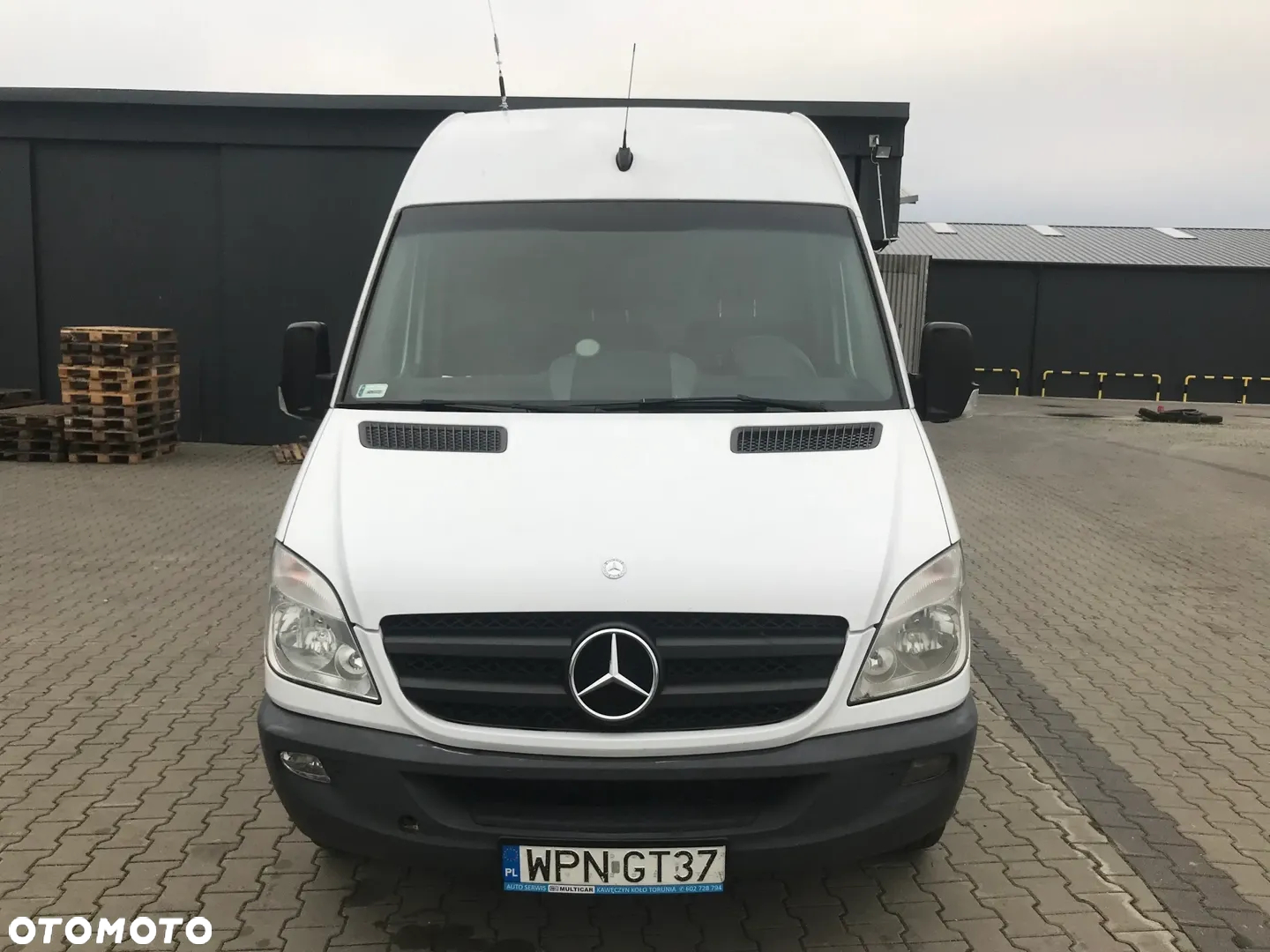 Mercedes-Benz Sprinter - 2