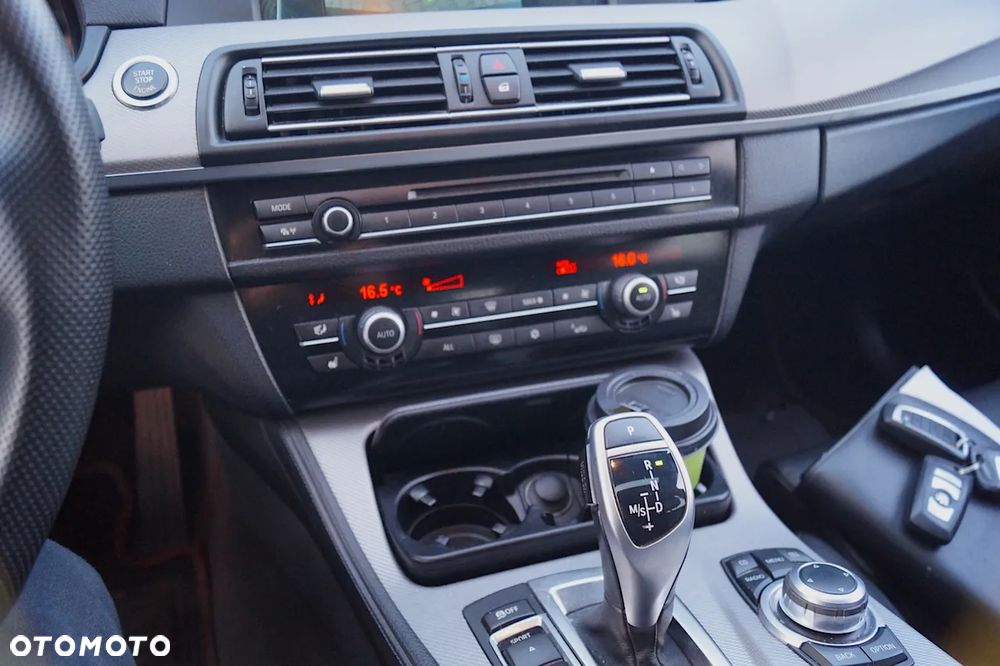 BMW Seria 5 535d Sport-Aut - 30