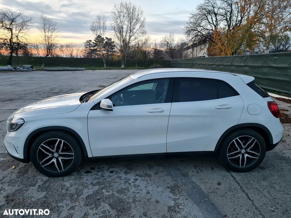 Mercedes-Benz GLA 200 d 4Matic 7G-DCT - 2