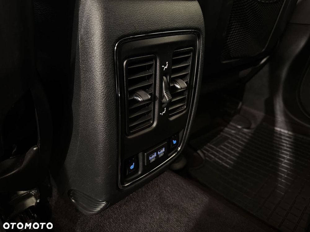 Jeep Grand Cherokee - 26