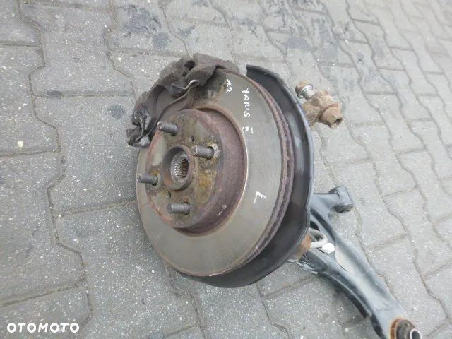 PIASTA LEWY PRZÓD LEWA PRZEDNIA TOYOTA YARIS II 1.3 ABS 05- - 5