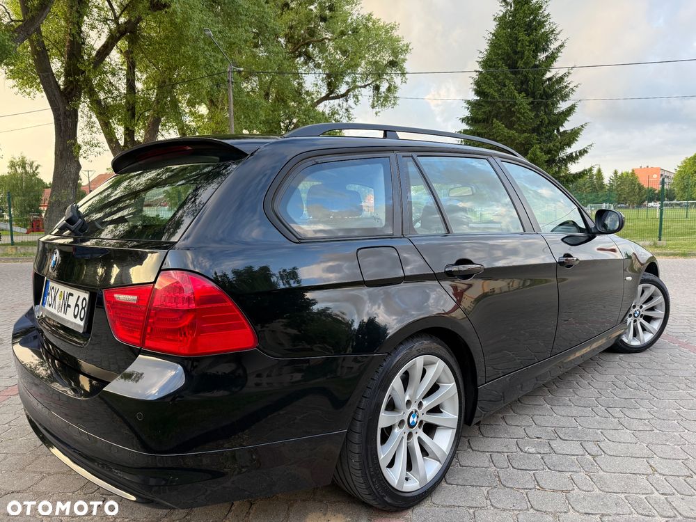 BMW Seria 3 320i - 10