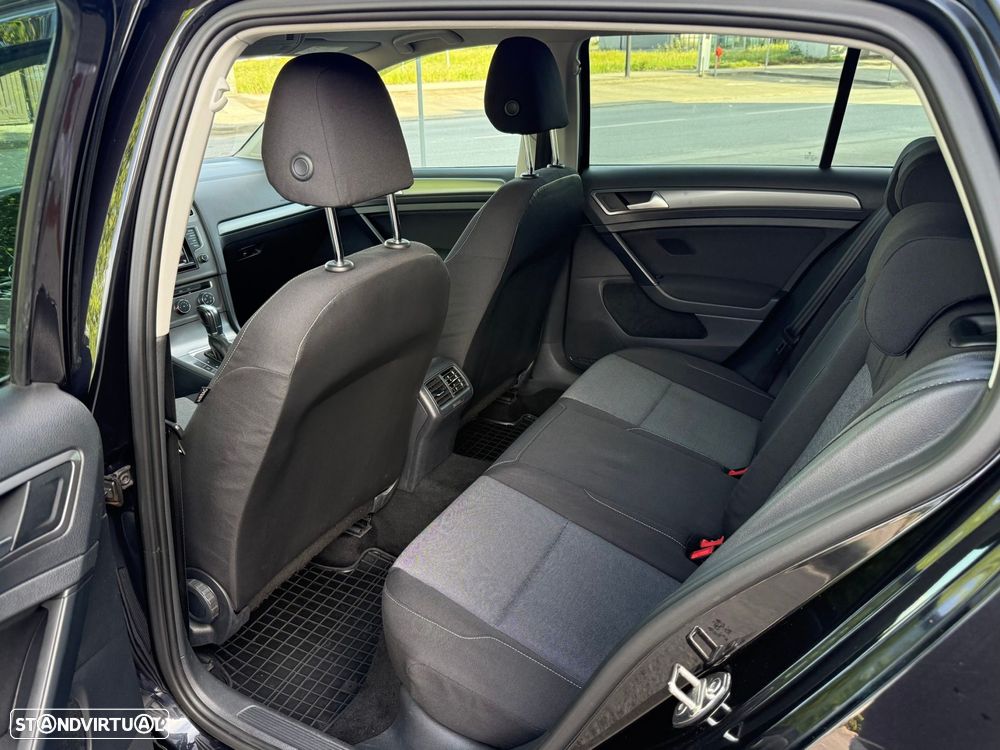 VW Golf 1.6 TDi Trendline DSG - 21