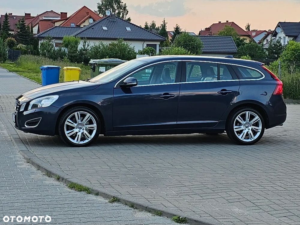 Volvo V60 D5 Geartronic Summum - 4