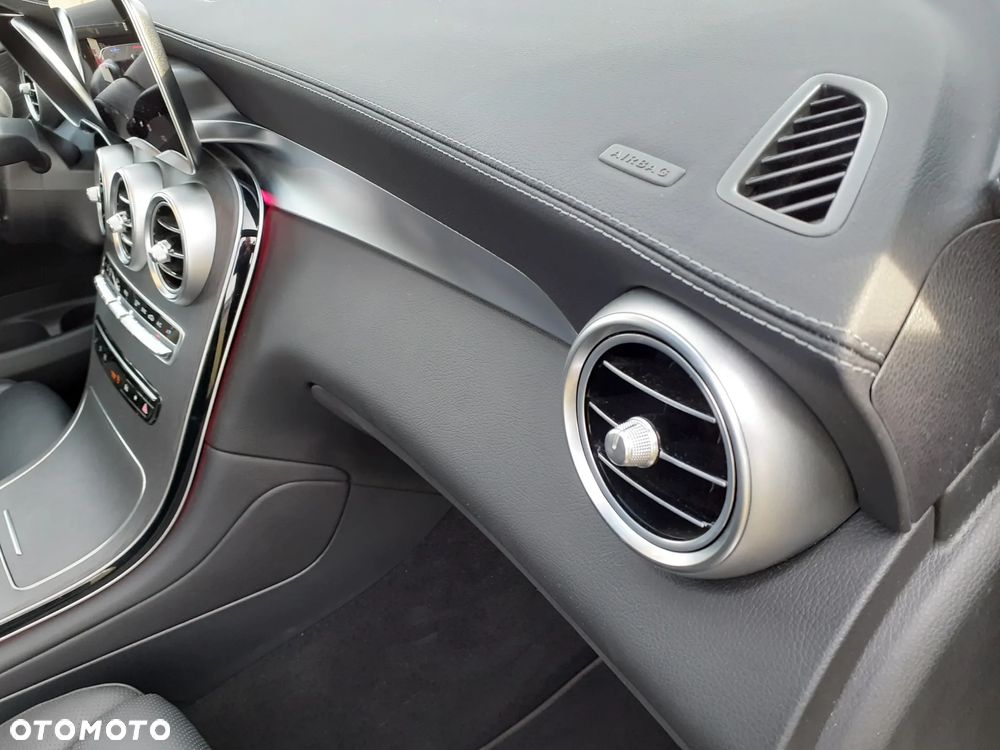 Mercedes-Benz GLC 200 4Matic 9G-TRONIC AMG Line Plus - 22