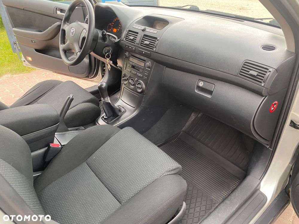 Toyota Avensis 2.0 D-4D Luna - 11
