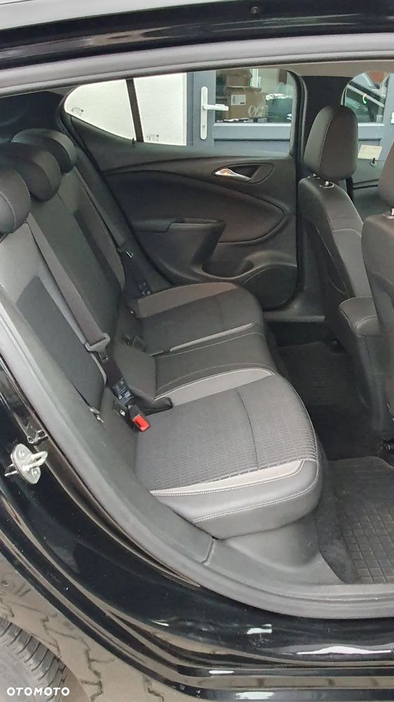 Opel Astra V 1.2 T Business Elegance S&S - 23