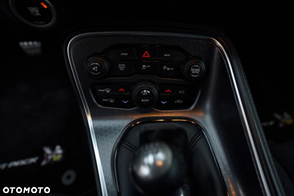 Dodge Challenger - 27