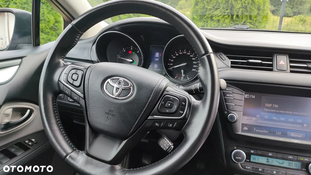 Toyota Avensis 2.0 D-4D Premium - 8