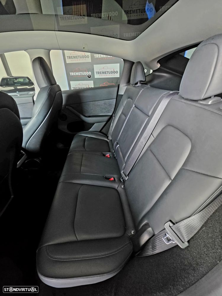 Tesla Model Y Long Range Dual Motor AWD - 13