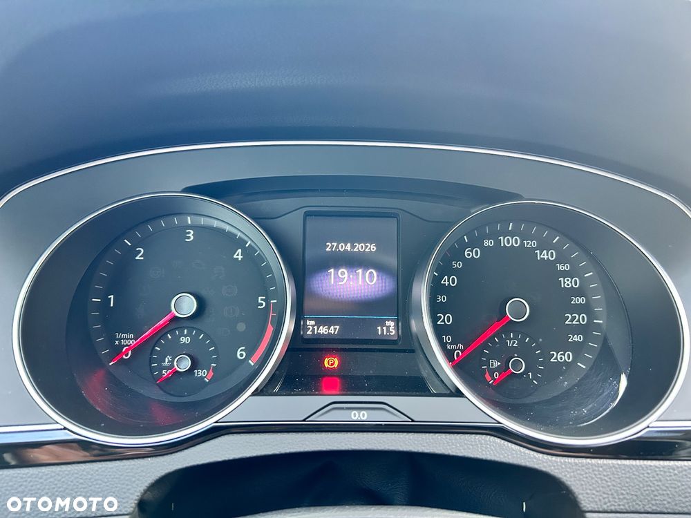 Volkswagen Passat - 16