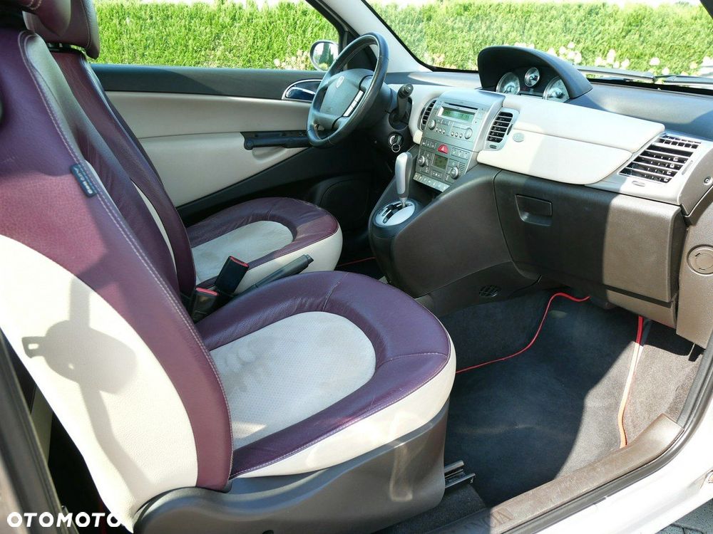 Lancia Ypsilon Y 1.4 16v Automatik Platino - 22