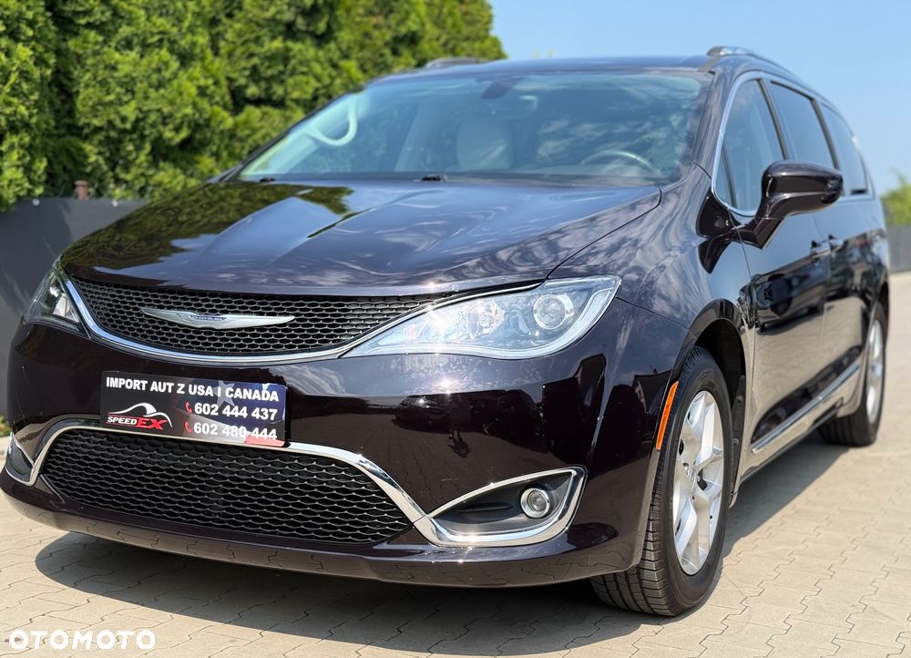 Chrysler Pacifica - 2