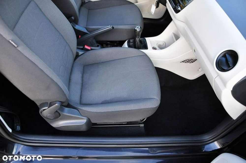 Volkswagen up! black - 32