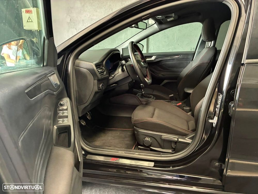 Ford Focus 1.0 EcoBoost MHEV ST-Line X - 15