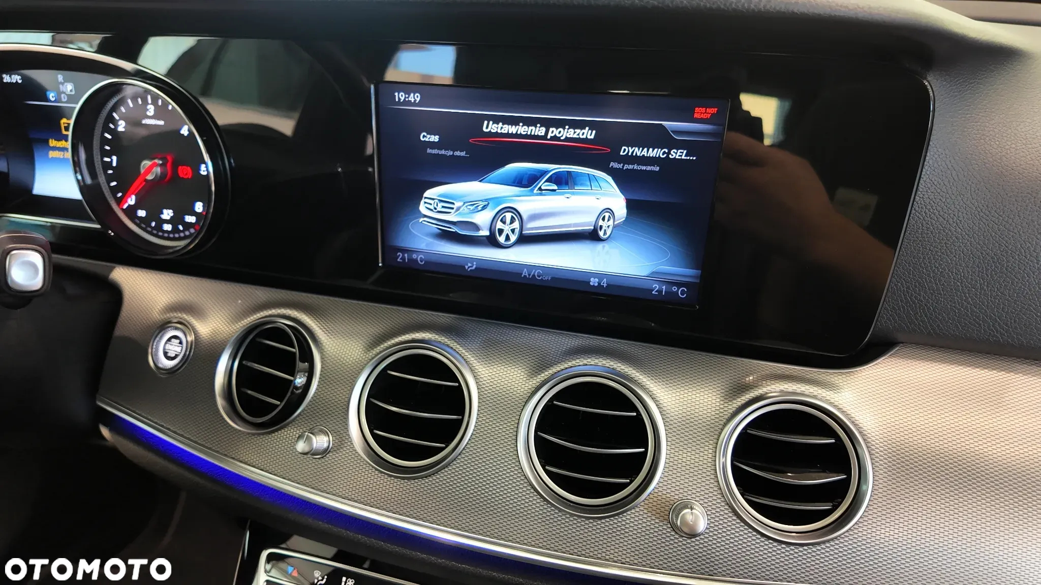 Mercedes-Benz Klasa E 220 d 4Matic T 9G-TRONIC Exclusive - 38